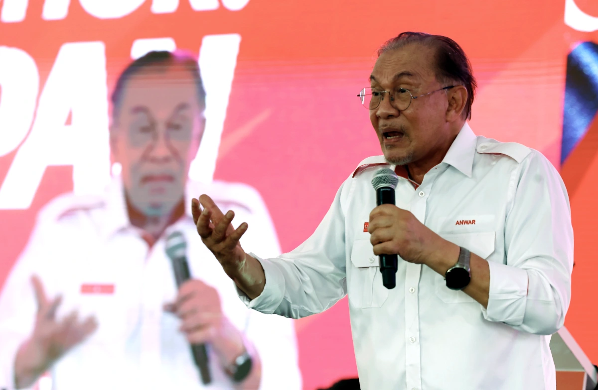 Anwar tells parties to stop using Najib release issue in Johor polls Anwar tells parties to stop using Najib release issue in Johor polls