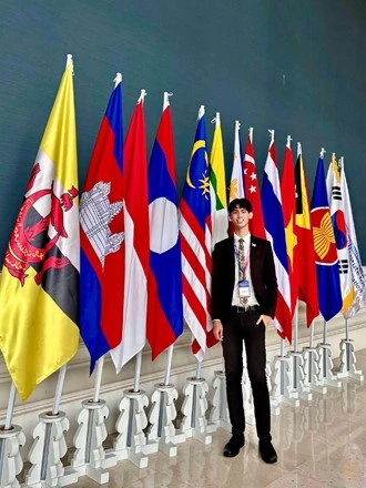 UTAR PhD graduate’s global research journey leads to NUS fellowship after collaborations across five countries UTAR PhD graduate’s global research journey leads to NUS fellowship after collaborations across five countries