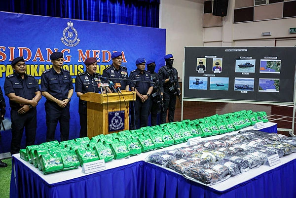 Police foils RM612m drug smuggling bid to Indonesia Police foils RM6.12m drug smuggling bid to Indonesia