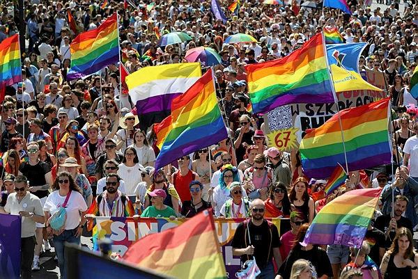 Polish president vetoes civil partnerships bill