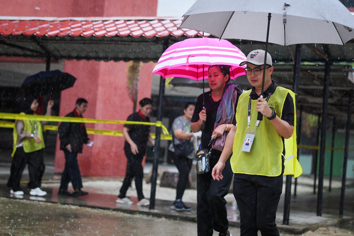 Rain may disrupt voter turnout momentum EC says 799 complaints received Rain may disrupt voter turnout momentum, EC says; 799 complaints received