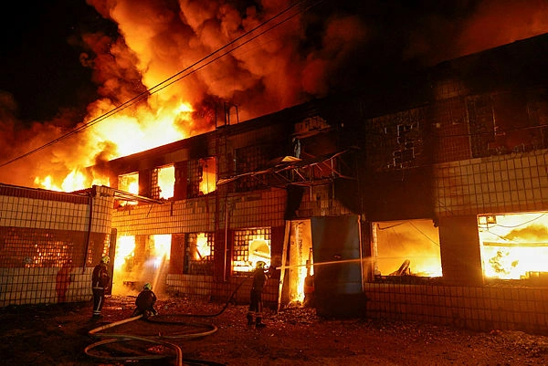 Russian strikes on Kyiv kill two in overnight attack