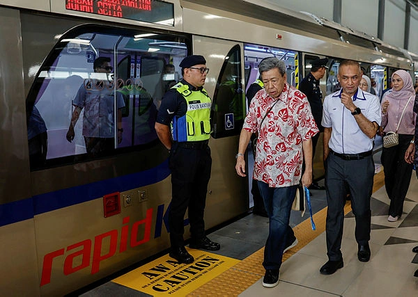 SG03_13072026_SULTAN_LRT3 Sultan Sharafuddin rides LRT3, sees long-held vision realised
