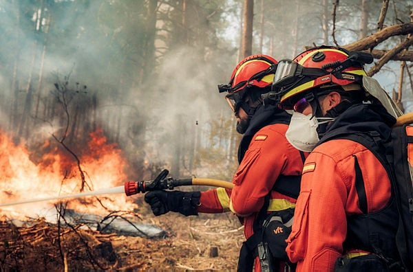 SPAIN-WILDFIRE-EMERGENCY-CLIMATE Hundreds flee as wildfire rips through southern France