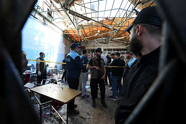 SYRIA-CONFLICT-BLAST Man rescued eight days after Venezuela quakes: AFP reporter