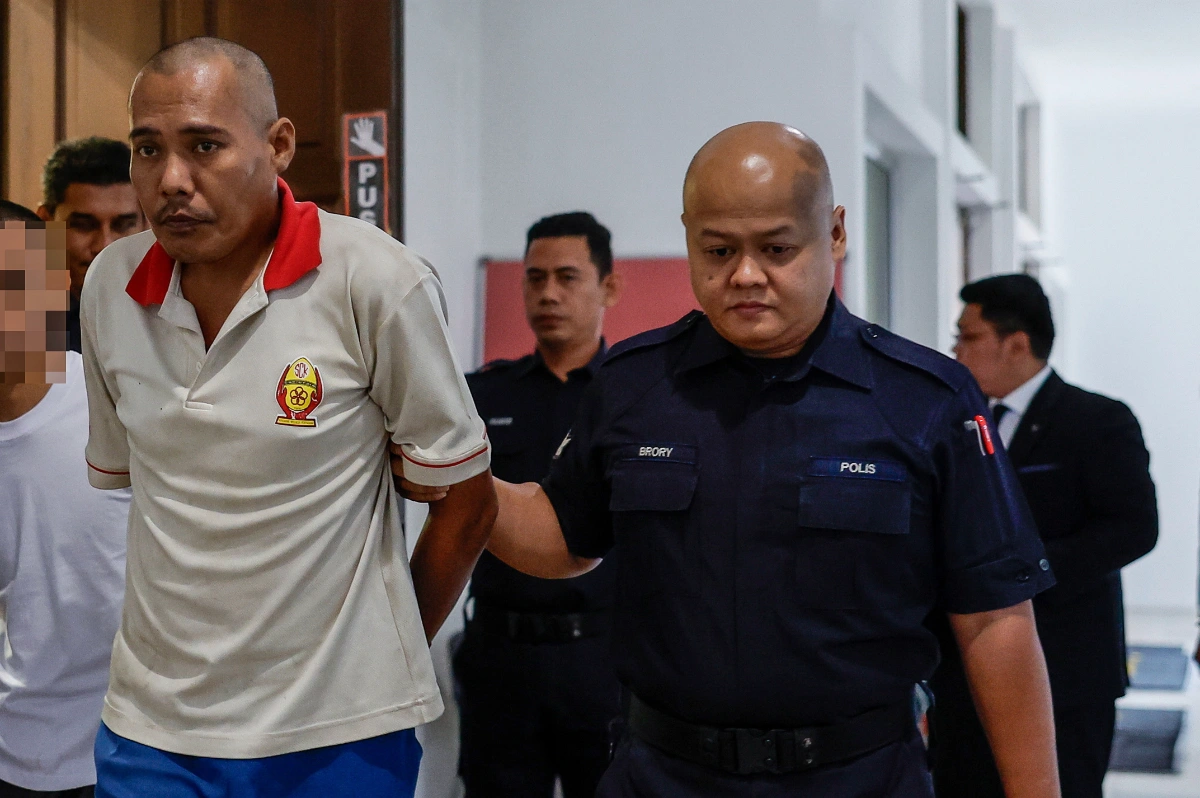 Salesman gets 10 years' jail, caning for highway cleaver attack