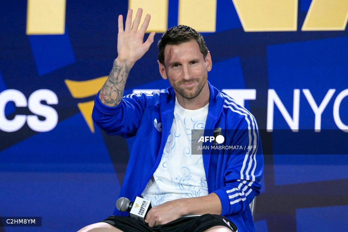 Scaloni hails legend Messi before World Cup final Scaloni hails 'legend' Messi before World Cup final