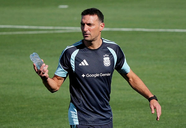 Scaloni marks 100 games as Argentina coach at World Cup Scaloni marks 100 games as Argentina coach at World Cup