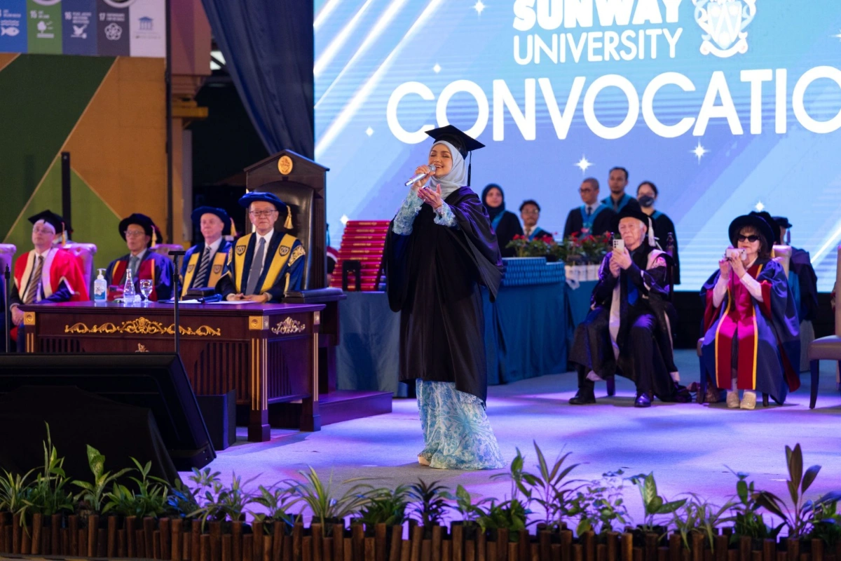 Siti Nurhaliza receives Honorary Master's degree by Sunway University Siti Nurhaliza receives Honorary Master's degree by Sunway University