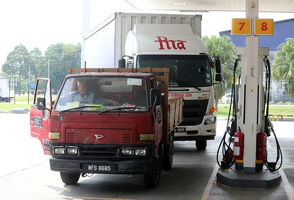 Small firms get 300-litre diesel quota via fleet cards Small firms get 300-litre diesel quota via fleet cards