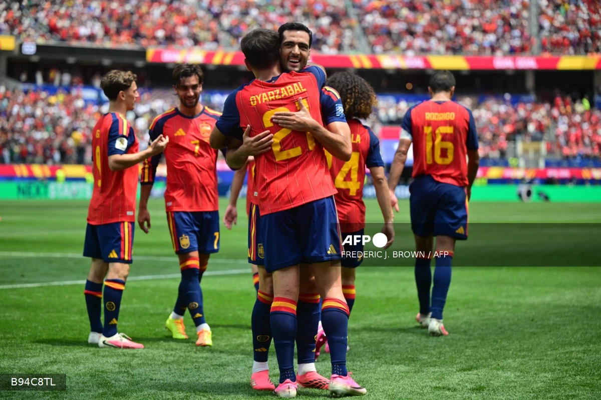 Spain cruise into World Cup last 16 after Austria win Spain cruise into World Cup last 16 after Austria win