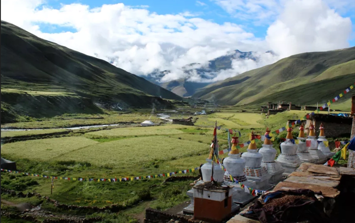 Sunday Special pII III - pic 3 8 stupas in front of the monastery in Dho Trarap