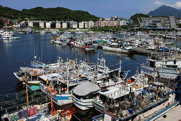 TAIWAN-CHINA-WEATHER-TYPHOON Taiwan warns of 'destructive' winds as typhoon nears