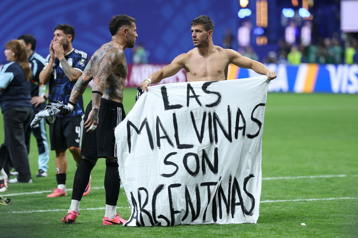 TOPSHOTS-TOPSHOT-FBL-WC-2026-MATCH UK minister urges FIFA to investigate Argentina over World Cup Falklands banner