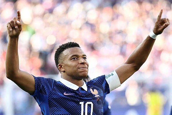 TOPSHOTS-TOPSHOT-FBL-WC-2026-MATCH89-PAR-FRA Mbappe says France happy 'to get hands dirty' after World Cup win