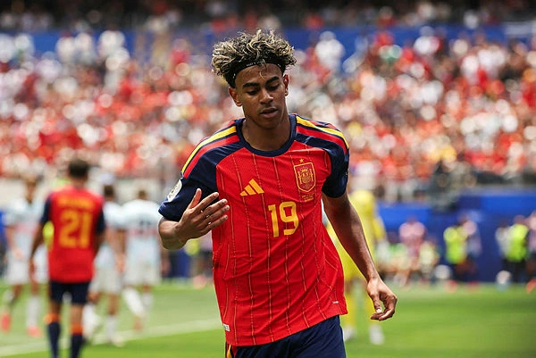 TOPSHOTS-TOPSHOT-FBL-WC-2026-MATCH98-ESP-BEL Yamal aims to steal Mbappe's World Cup thunder in semi-final showdown