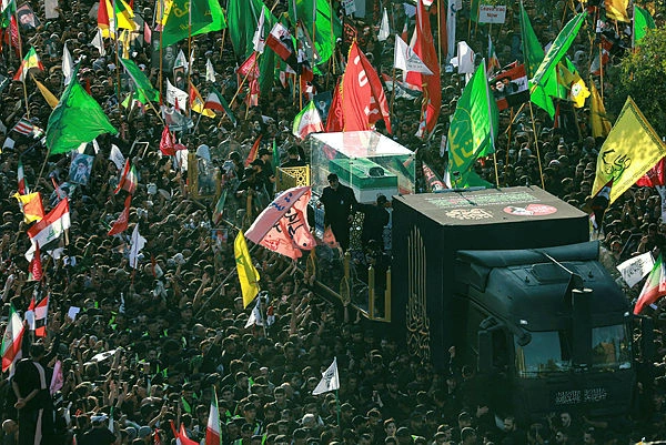 TOPSHOTS-TOPSHOT-IRAQ-IRAN-US-WAR-FUNERAL 'People seek revenge': crowds mass in Iran for Khamenei burial