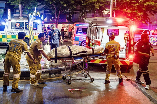 TOPSHOTS-TOPSHOT-THAILAND-FIRE Massive fire in Bangkok bar kills at least 27