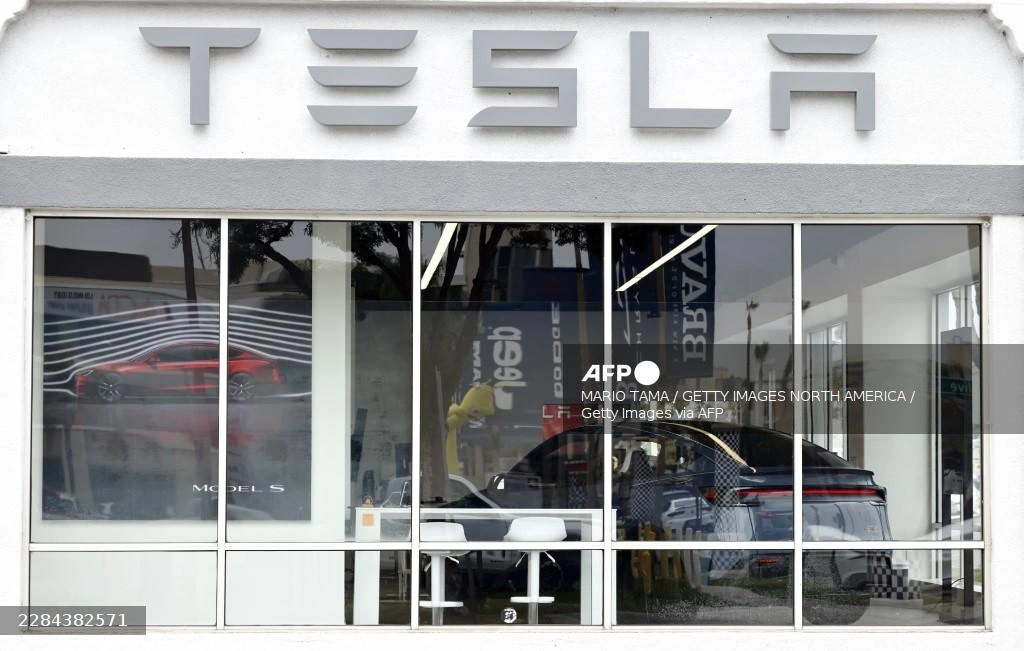 Tesla shares dip as Musk pushes costly expansion plans Tesla shares dip as Musk pushes costly expansion plans