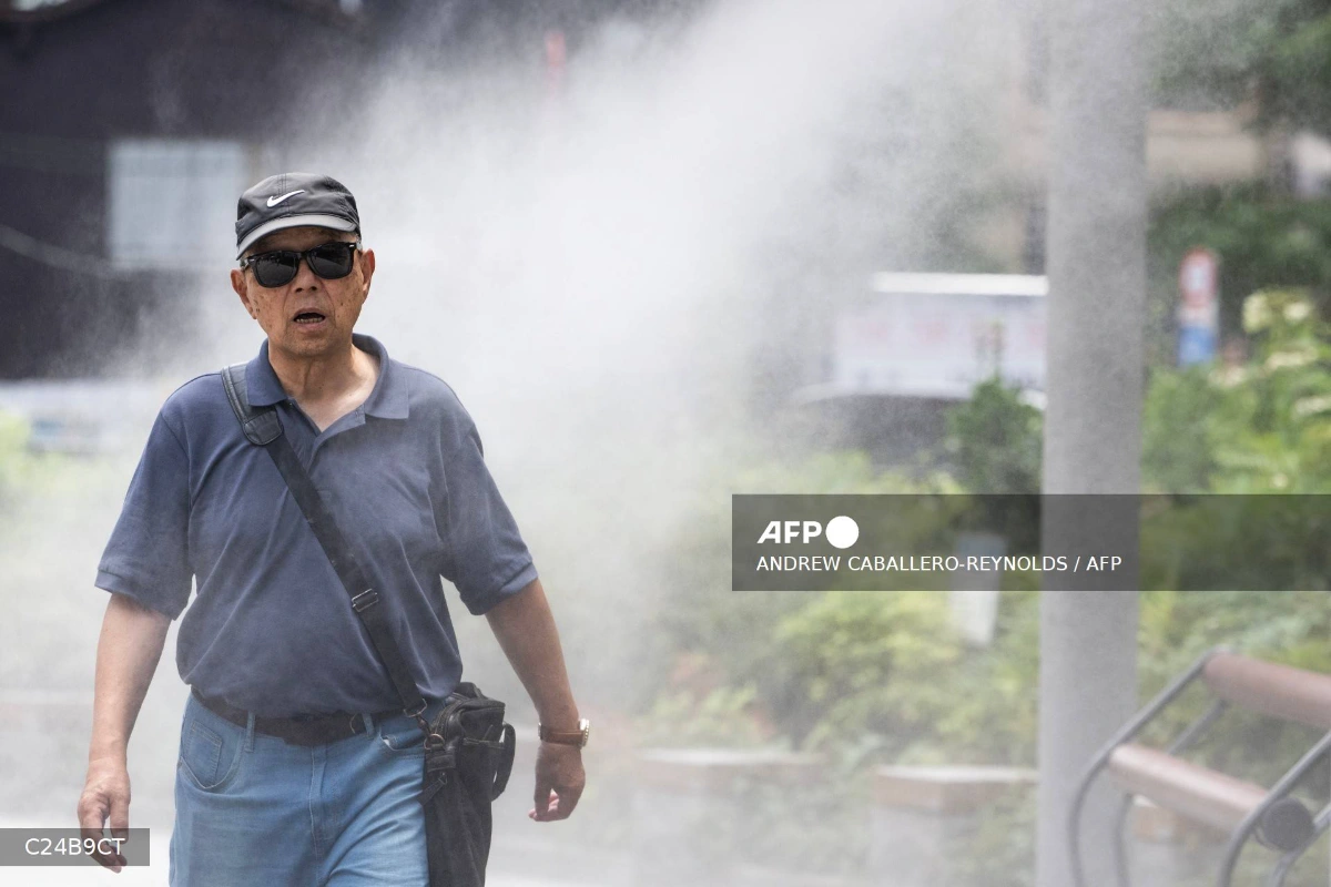 Tokyo sees record heat hospitalisations one dead Tokyo sees record heat hospitalisations, one dead