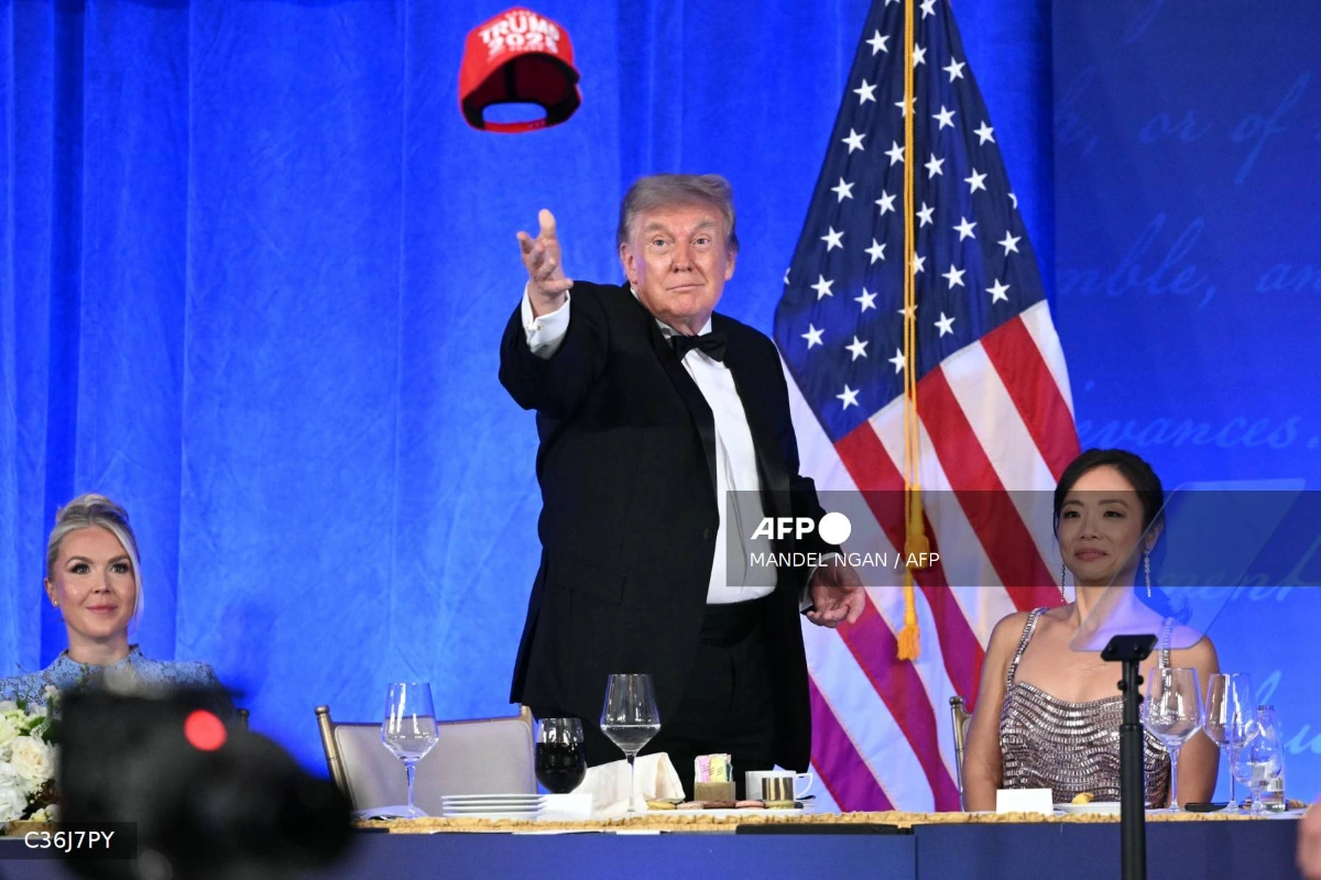 Trump lashes out at media teases third term at gala Trump lashes out at media, teases third term at gala