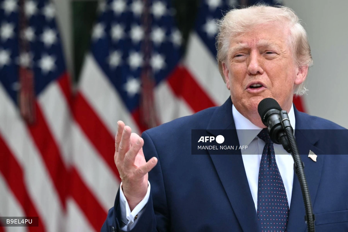 Trump touts new White House helipad on south lawn Trump touts new White House helipad on south lawn