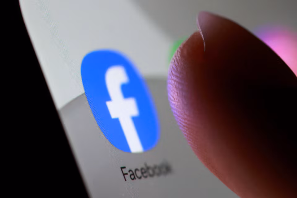 Facebook restored after access disruption Facebook restored after access disruption