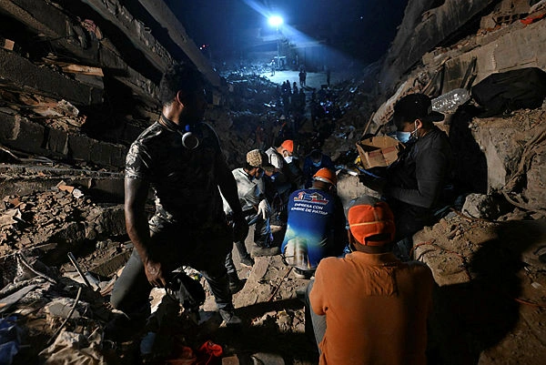 VENEZUELA-EARTHQUAKE-AFTERMATH (1) Venezuela quake death toll rises to 2,954: official figures