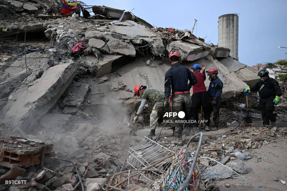 Venezuela quake death toll climbs to 3889 (1) Venezuela quake death toll climbs to 3,889