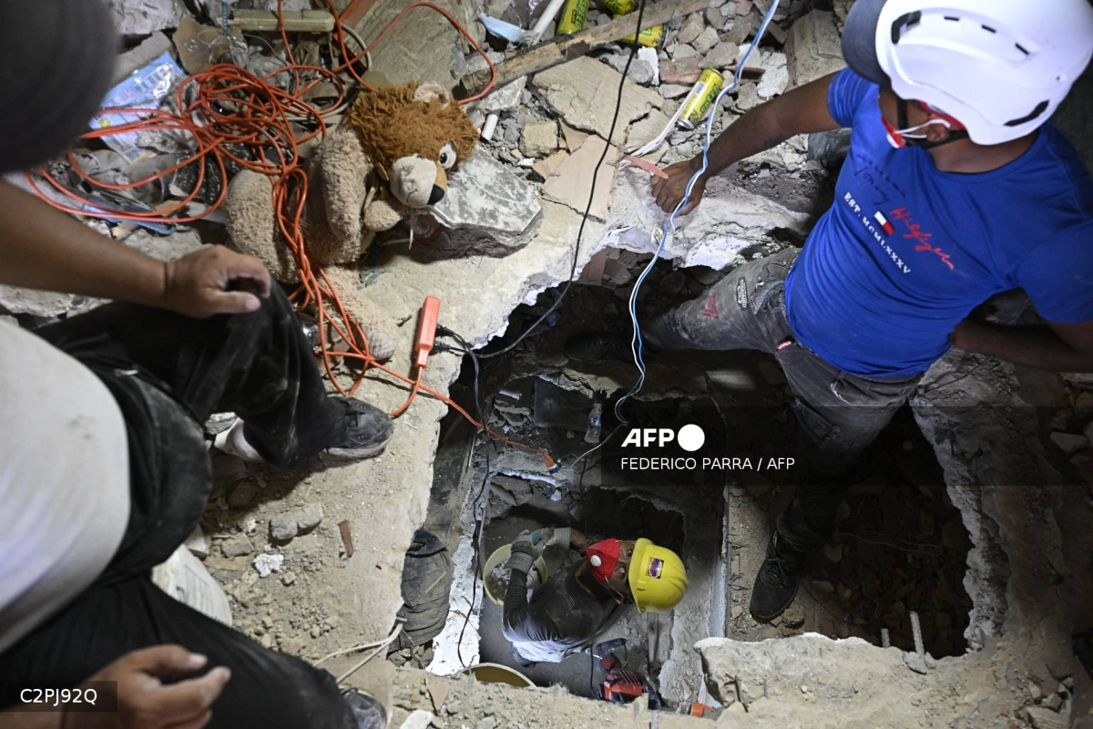 Venezuelans search for lost pets after deadly quakes Venezuelans search for lost pets after deadly quakes
