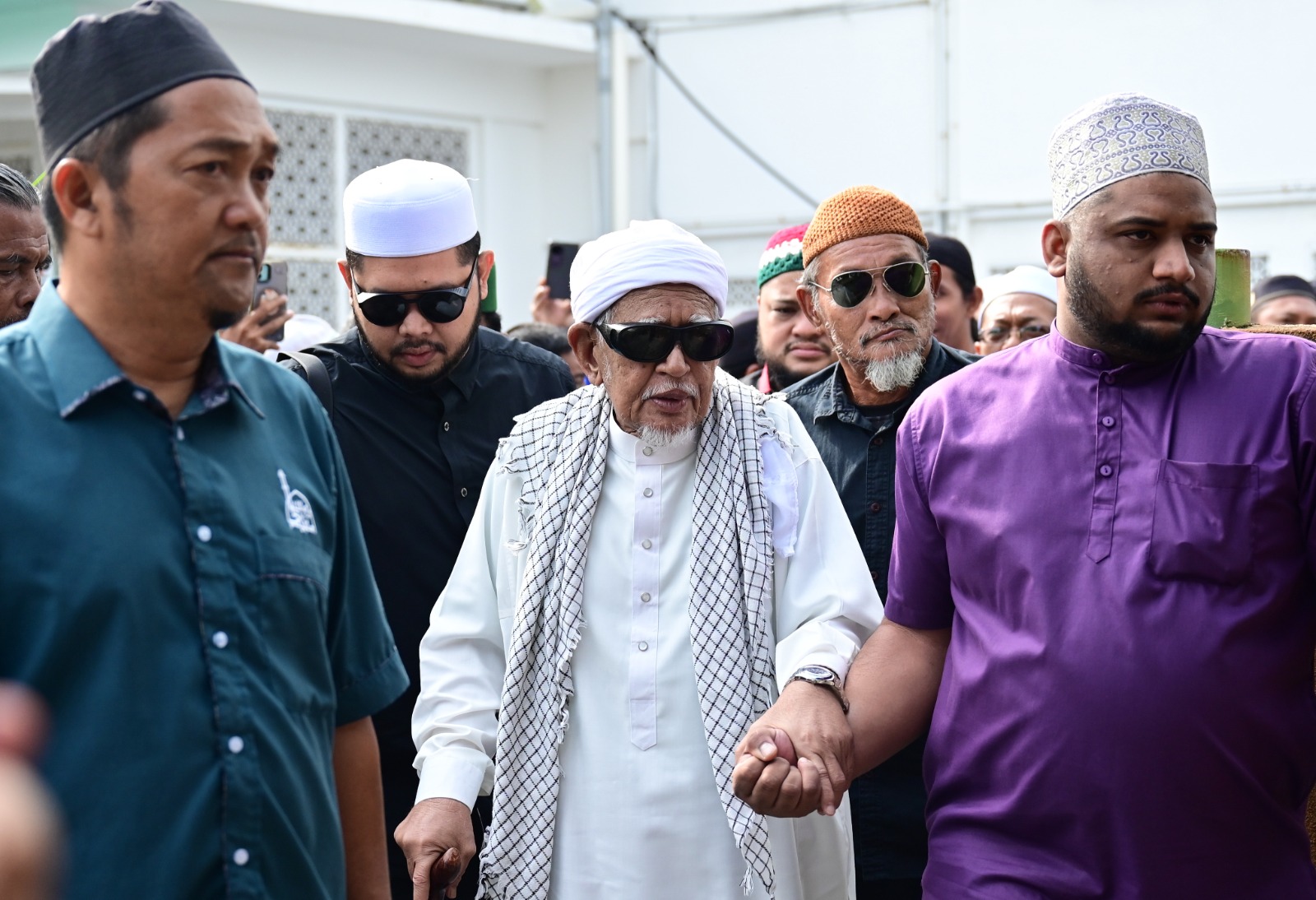 PAS ready to support BN in Johor if coalition falls short of majority: Hadi PAS ready to support BN in Johor if coalition falls short of majority: Hadi