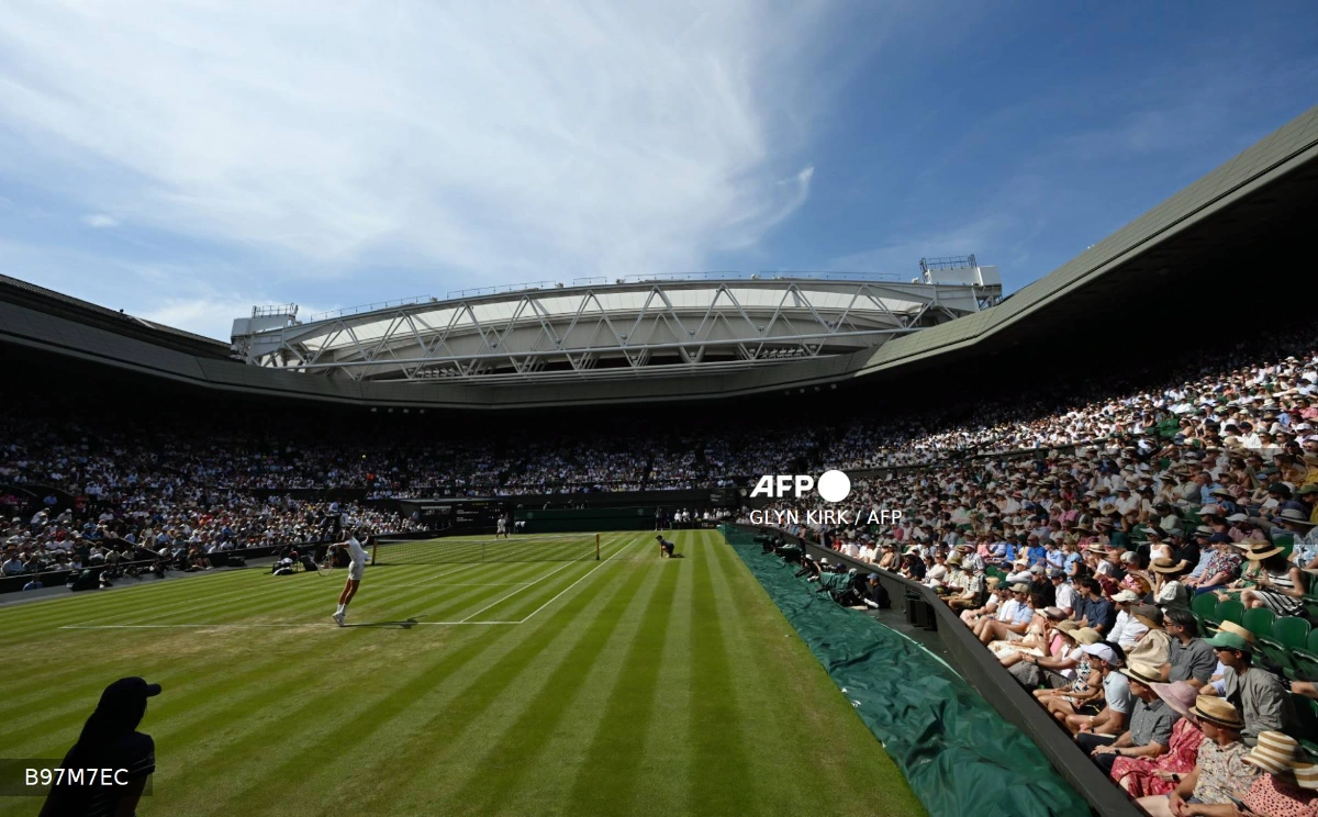 World Cup clash leaves Wimbledon torn between tennis and football World Cup clash leaves Wimbledon torn between tennis and football