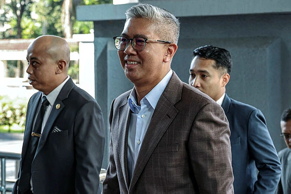 ZAFRUL_MUHYIDDIN Tengku Zafrul confirms Muhyiddin issued letter for 54 contractors