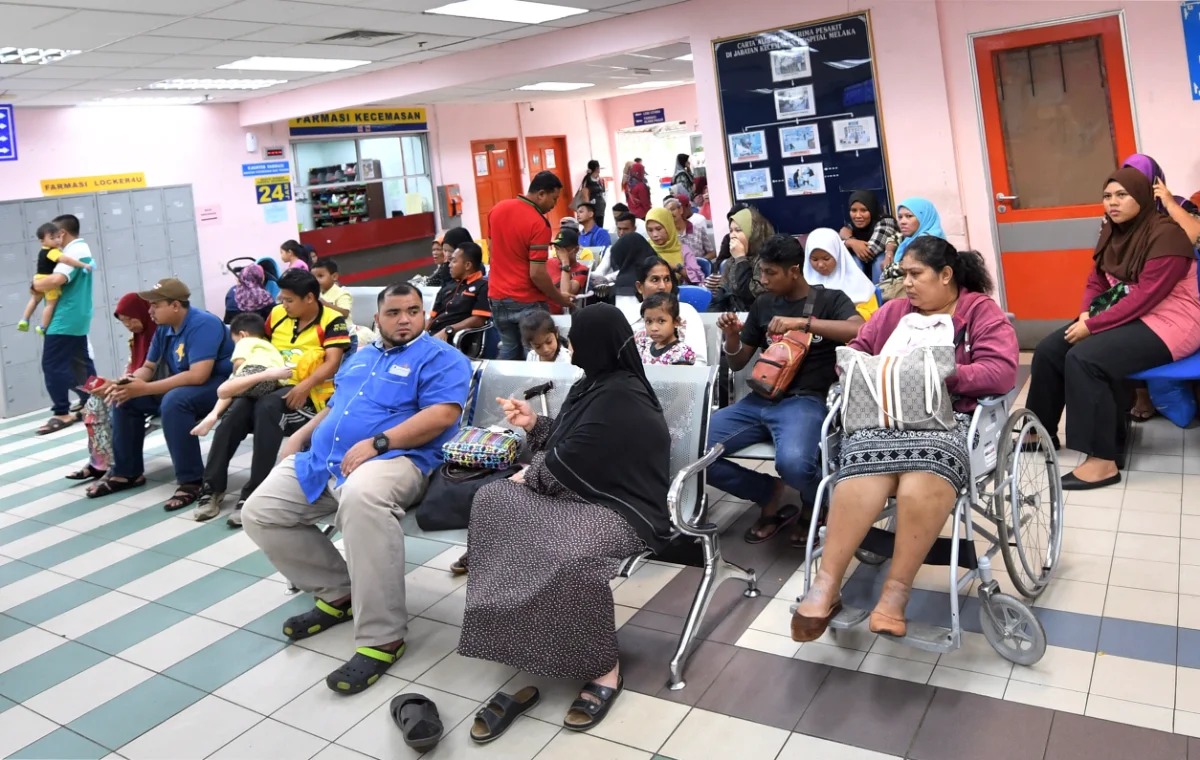 Health ministry cuts planned RM3.06 billion spending reduction to RM500 million, services unaffected Health ministry cuts planned RM3.06 billion spending reduction to RM500 million, services unaffected