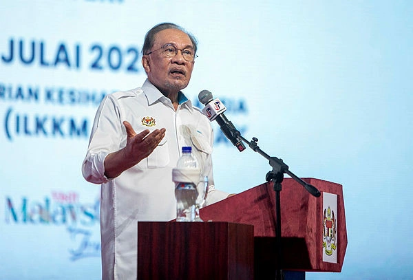 anwar (21) Anwar urges youth to learn history, meaning of independence