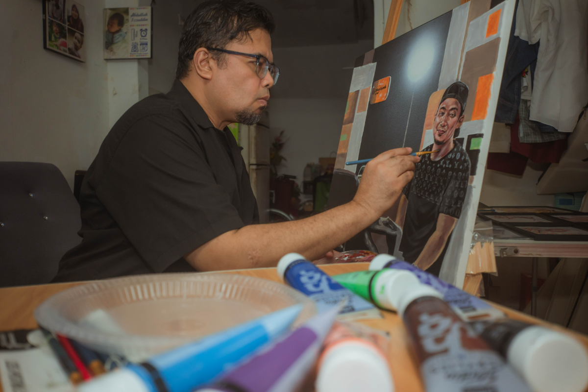 Meet the man of many colourful characters Unlike his caricatures, Syem’s portrait work focuses on accuracy, fine details and capturing the subject as closely as possible.