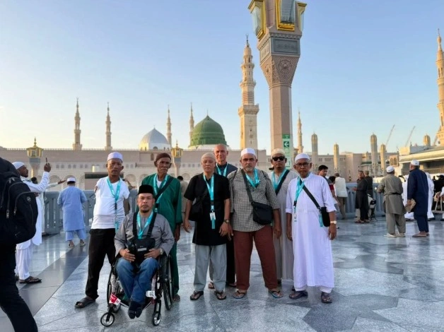 ikhlascom sponsors umrah pilgrimage for 18 former national athletes ikhlas.com sponsors umrah pilgrimage for 18 former national athletes