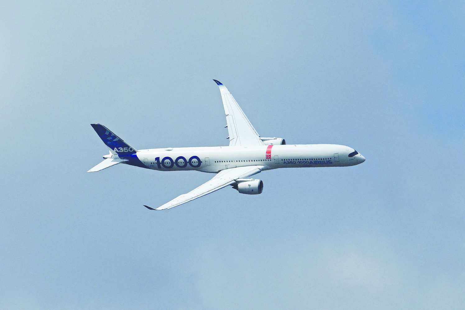 Farnborough Airbus, Boeing fly in different paths at Farnborough