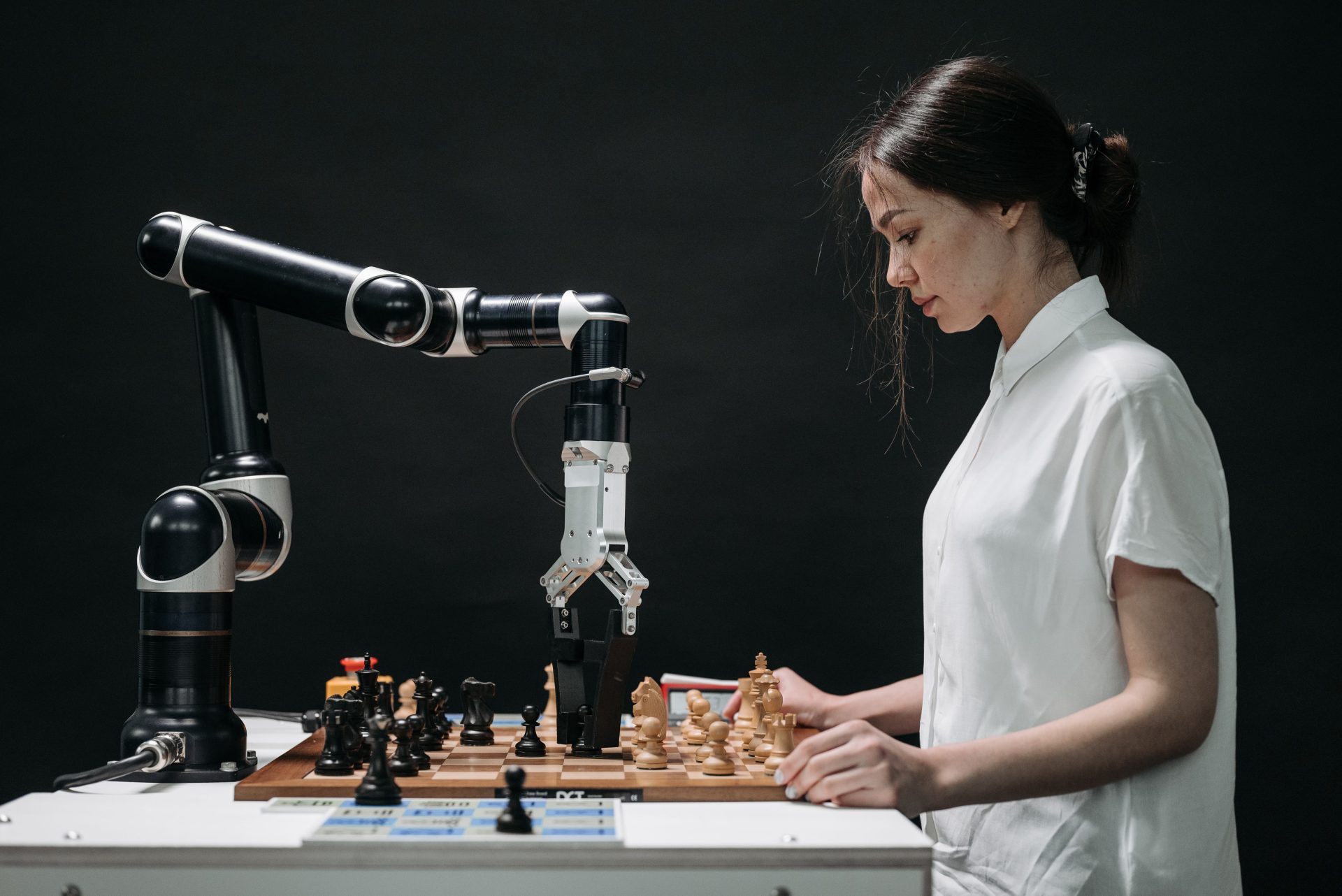 AI Microsoft, AWS deploy engineers to make AI profitable