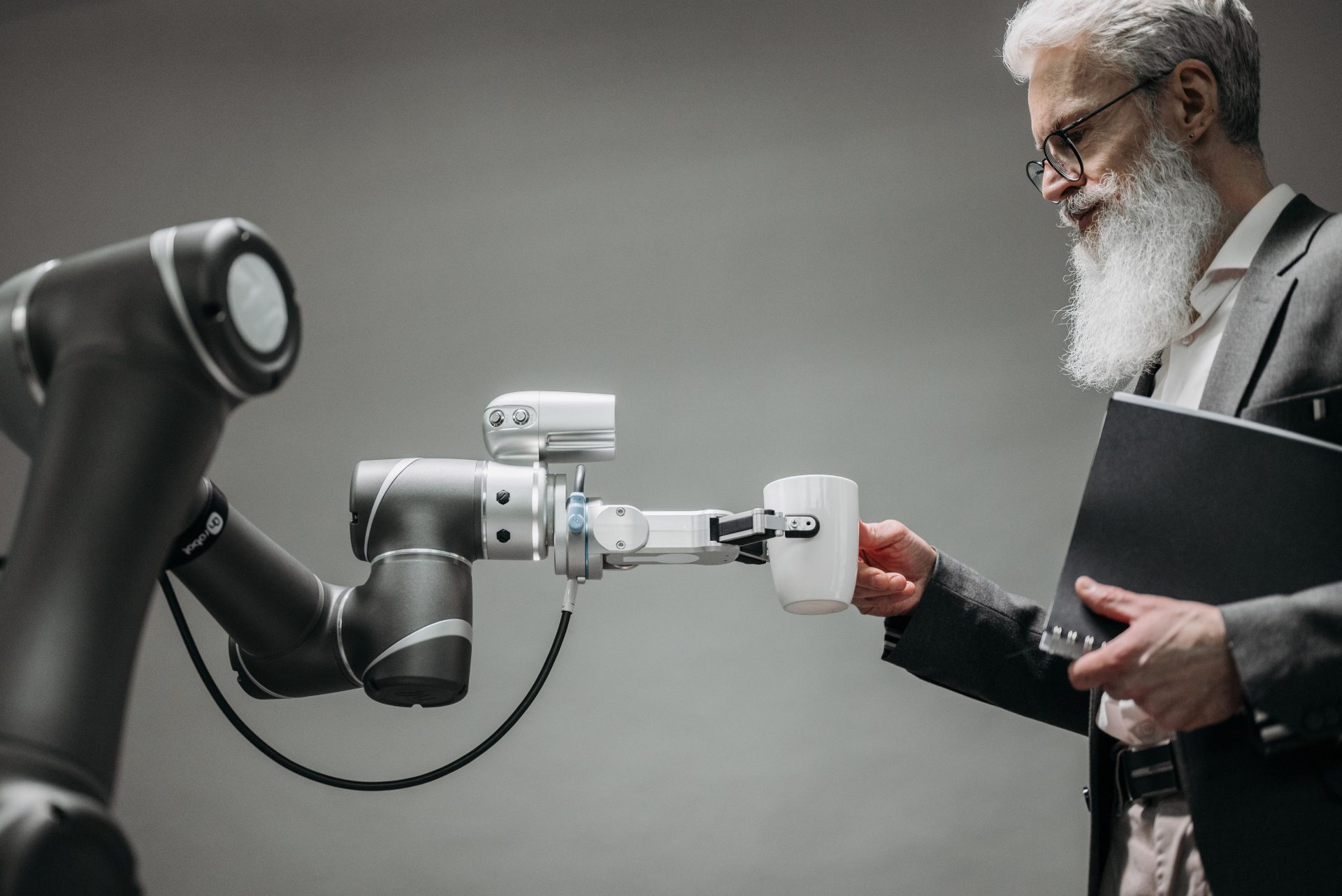 AI SoftBank says AI will need US$5 trillion a year by 2040