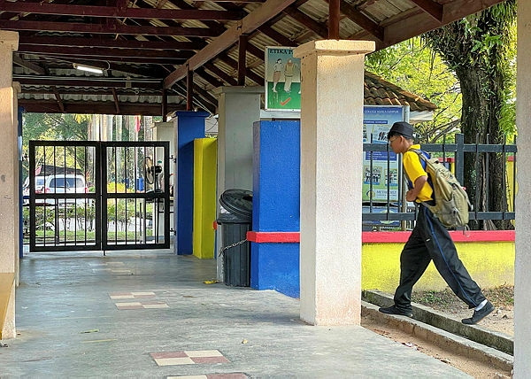 school Malaysia urged to place licensed counsellors in schools