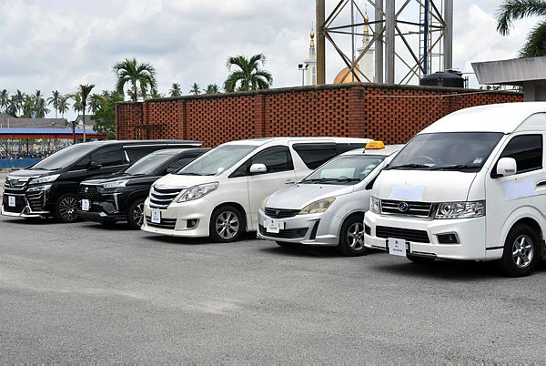 Kelantan JPJ seizes six vehicles over illegal tourist transport