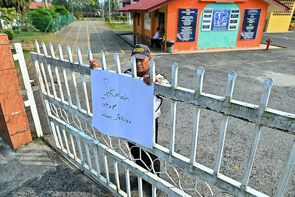 MOE orders 30 school closures in Lubok Antu as API exceeds 200