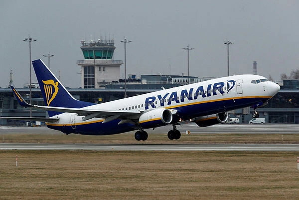 Ryanair boss apologises for calling rivals rapists Ryanair boss apologises for calling rivals 'rapists'