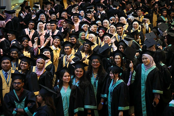 Budget 2027: RM2,500 starting wage proposed for semi-skilled workers, graduates – Anwar