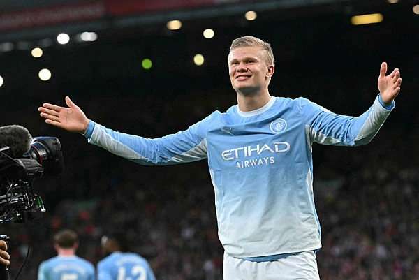 Man City shrug off uncertain future to beat 10-man Liverpool