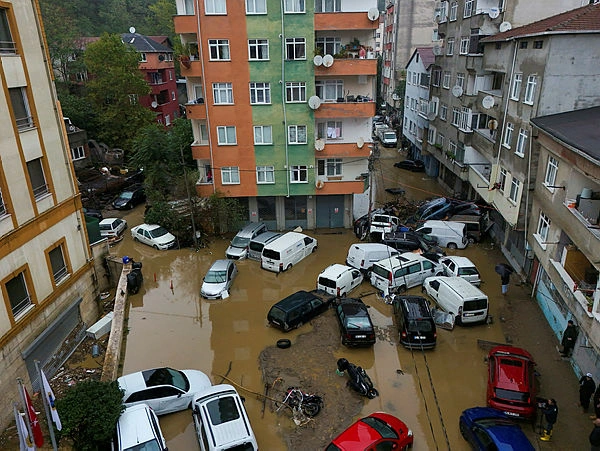 Three dead four missing as Istanbul hit by record rainfall Three dead, four missing as Istanbul hit by record rainfall