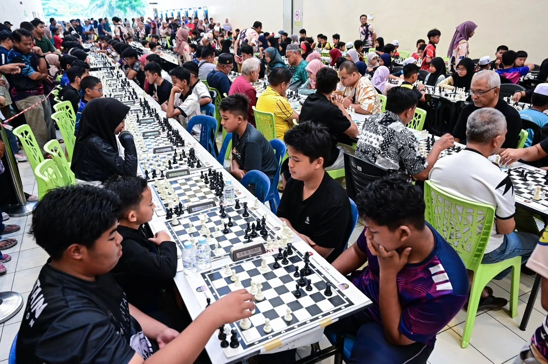 Mesra Run 2.0 draws 2,000 participants in Terengganu despite haze Mesra Run 2.0 draws 2,000 participants in Terengganu despite haze